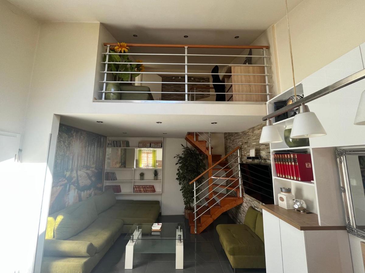 Hiza Apartment พูลา ภายนอก รูปภาพ