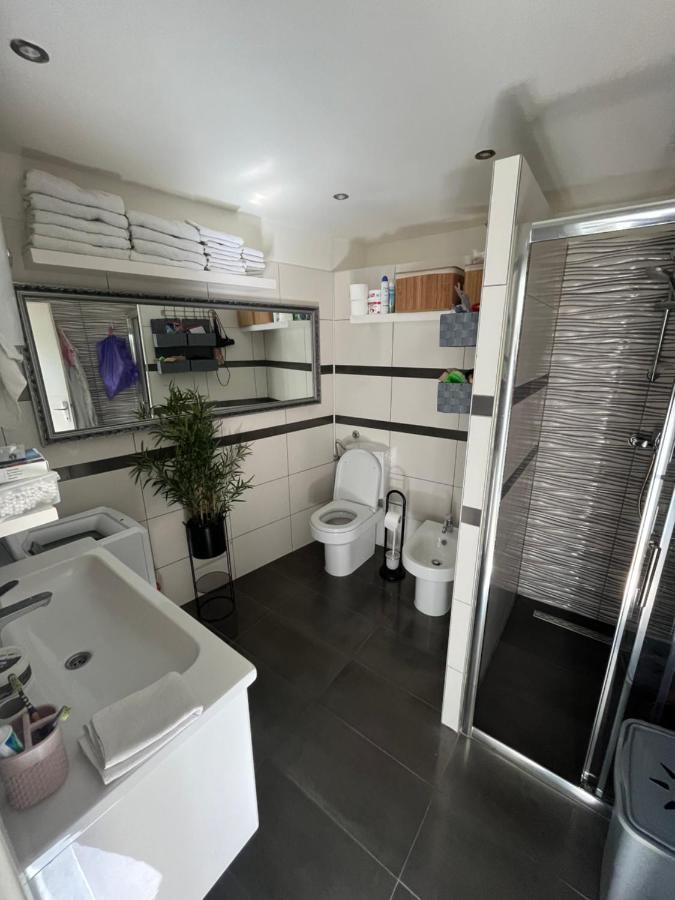 Hiza Apartment พูลา ภายนอก รูปภาพ